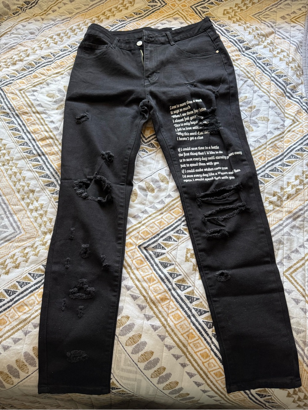 SHIEN Black Distressed Men’s Jeans with Embroidered Text
